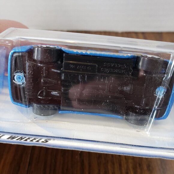 Hot Wheels 2001 Mainline Mercedes C-Class Blue w/ Gold Flames #171 - Picture 5 of 8